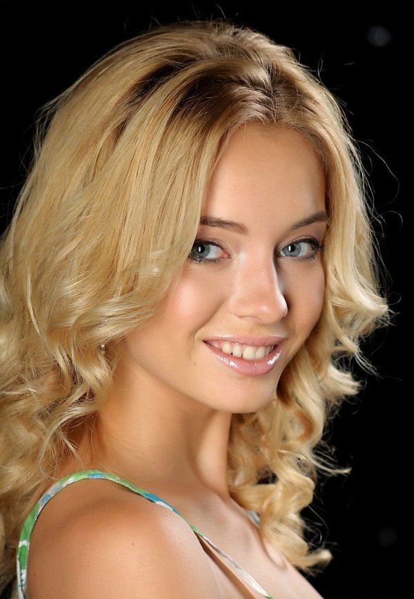 Оксана, 22 года, 4 размер груди